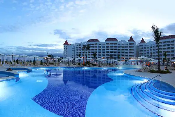 Top 8 Best Resorts with Casinos in Jamaica