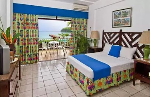 Best Hotels & Resorts located near Dunn's River Falls