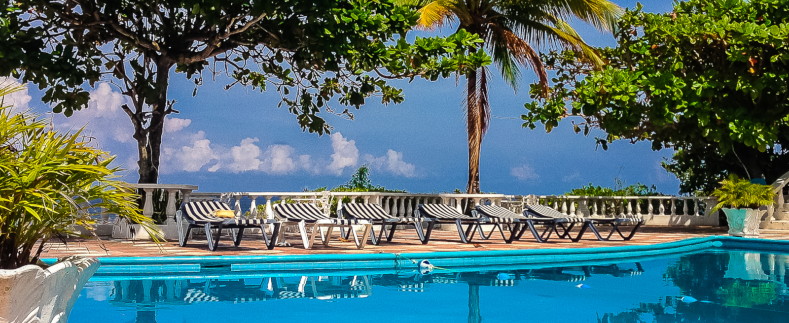 Best Hotels & Resorts located near Dunn's River Falls